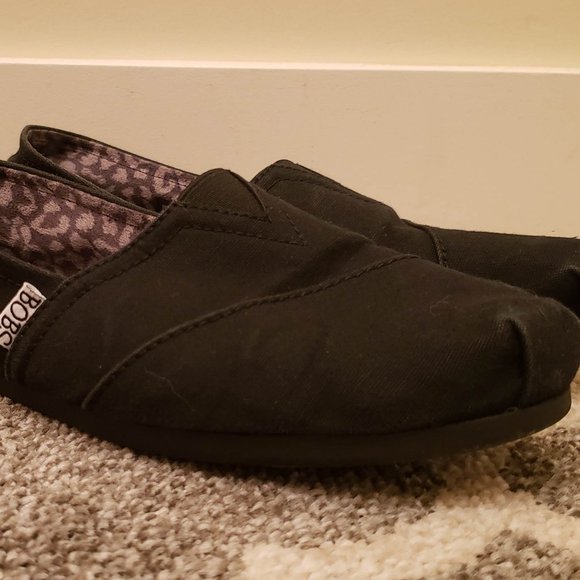 BOBS Black Slip-on Flats Size 7 - Picture 2 of 4